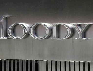 Moody’s: Στα θετικά η αύξηση των καταθέσεων στις ελληνικές τράπεζες